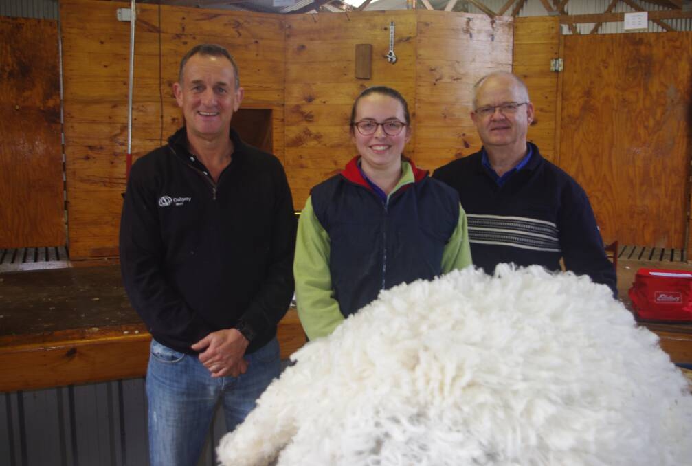 FINE FLEECE: Dalgety wool manager Tony Kidman with team of two fleeces winner Micaela Lock, Mundulla, and sponsor Barry Carter, Tatiara Insurance Agencies.