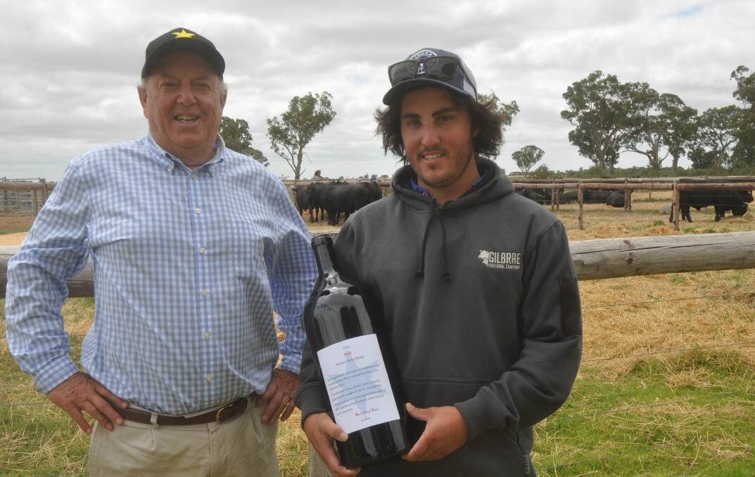 COMPETITION WINNER: Stoney Point Performance Angus director Perry Gunner congratulates Ty Smith, Gilbrae Pastoral Co, Coonalpyn on winning the Guess the Weight Competition which the stud held at the SA Beef Field Days. Ty's guess of 790 kilogram for Lot 4 was the exact weight.