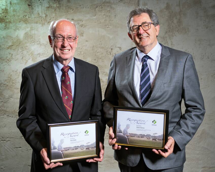Garry Kuhn and Rob Norton were honoured with recognition awards before hundreds of fertiliser industry professionals at the Fertiliser 2017 conference.