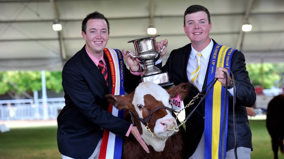 National Competition winner Ronnie Dix, Elders Lucindale, with runner-up Blake O’Reilly, Ray White Livestock Guyra/Armidale, NSW.