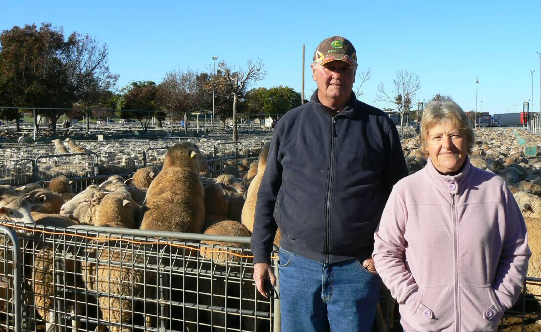 BEST PEN: Daren and Joan Millar, Nandaly, Vic, with their top pen of White Suffolk-cross lambs, which fetched $228.