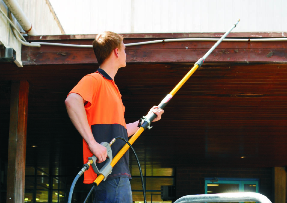 GOOD REACH: The telescopic lanced coupled with Aussie’s AB30 allows users to effectively and safely clean hard to reach areas such as roofs and gutters.