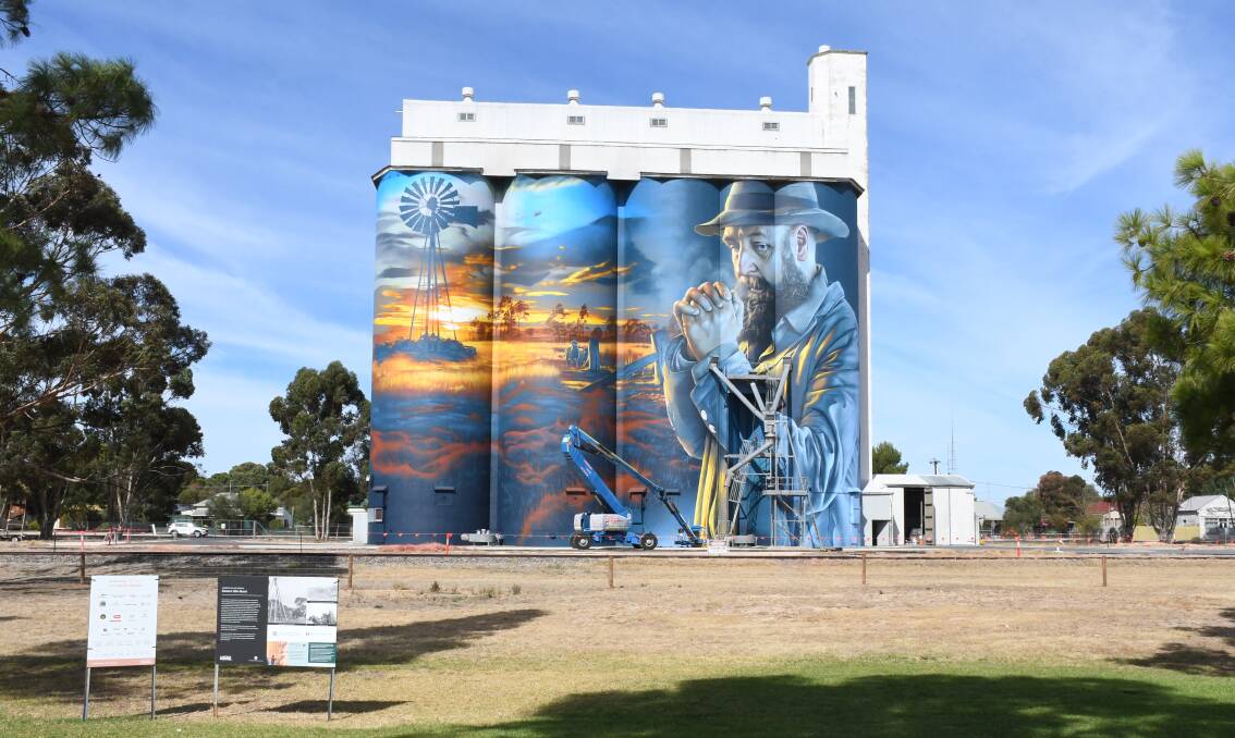 The view of the silos from Lameroo's main street. 