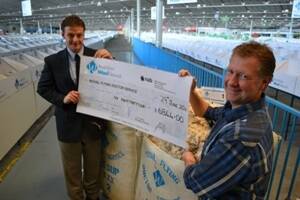 Australian Wool Network (AWN) auctioneer Kelvin Shelley with buyer Mark Symes, G Schneider Australia. The Melbourne bales fetched $6844 and proceeds will go to the Royal Flying Doctor Service.