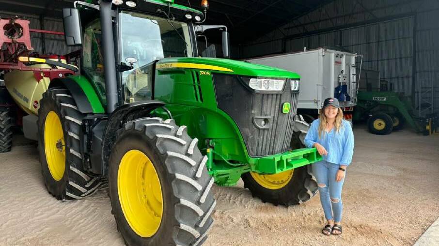Yorke Peninsula cropper Lauren Bryani's love of farm machinery and farming has helped her go viral on TikTok.