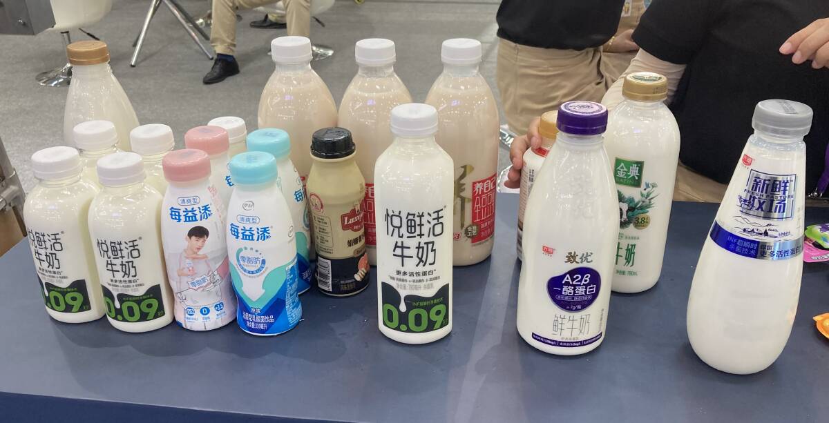 In the last two years, the new "premium" milks are in clear PET bottles. The sizes shown here are 450ml, 750ml and 950ml examples of Chinese premium packaging.