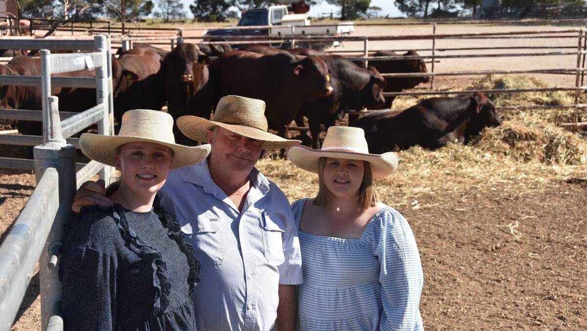Mark Bazeley, Burramurra Santa Gertrudis stud, Moama, NSW, (centre) was among the interstate travellers during Stock Journal Beef Week. He is pictured with Eleni and Alizah Fogden, Nangaringa/Boulview stud, via Loxton. Picture by Alisha Fogden
