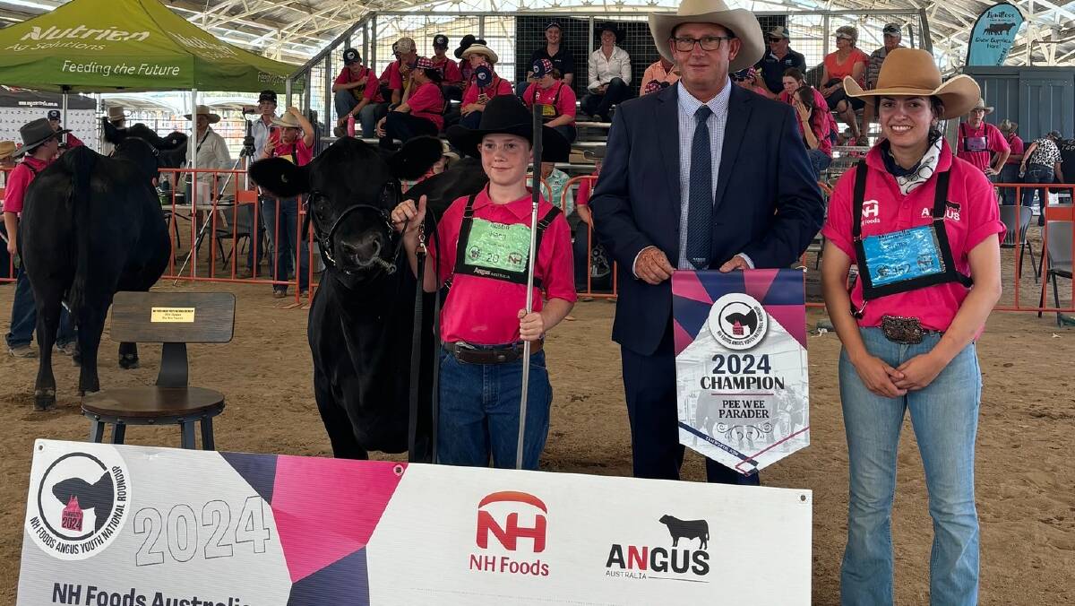 Pee Wee champion parader Austin Hann, Lucindale, receives his prize from judge Scott Myers and Micquella Crima. Picture supplied