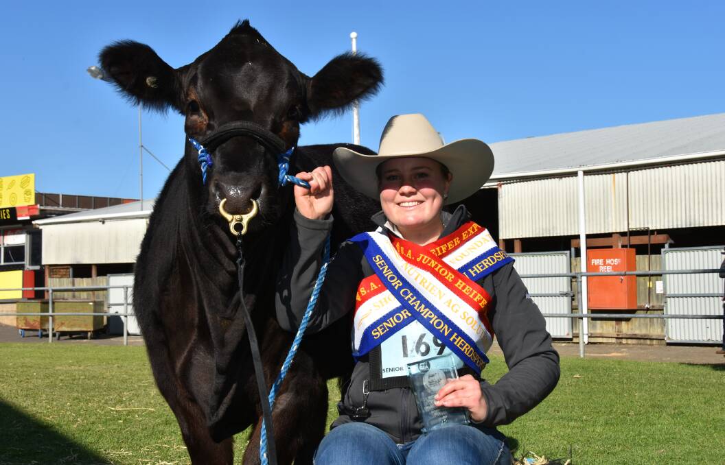 2022 senior champion herdsperson Phoebe Eckermann, Korunye, celebrates her win with her Limousin heifer at the SA Junior Heifer Expo.