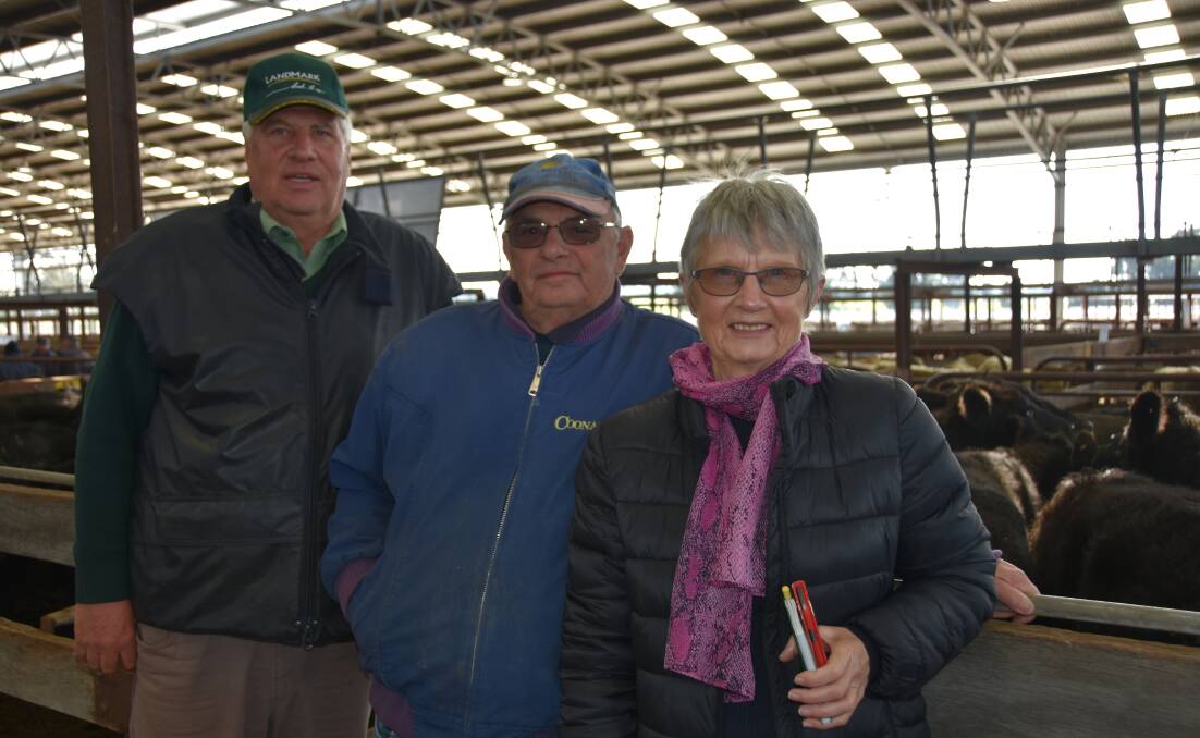 QUALITY DRAFT: Landmark Naracoorte's David Heinrich with Dieter and Venita Bator, Naracoorte, who sold 71 Angus steers for a $1151 av.