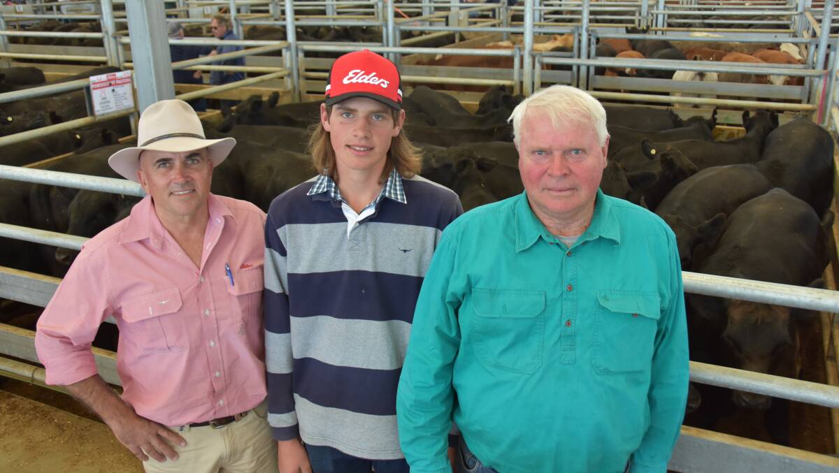 Elders area manager SE of SA Scott Altschwager with clients Ryan and Gary Bowyer, Powerscourt Pastoral, Robe, who sold 80 February drop Angus steers to a $1970 high. 