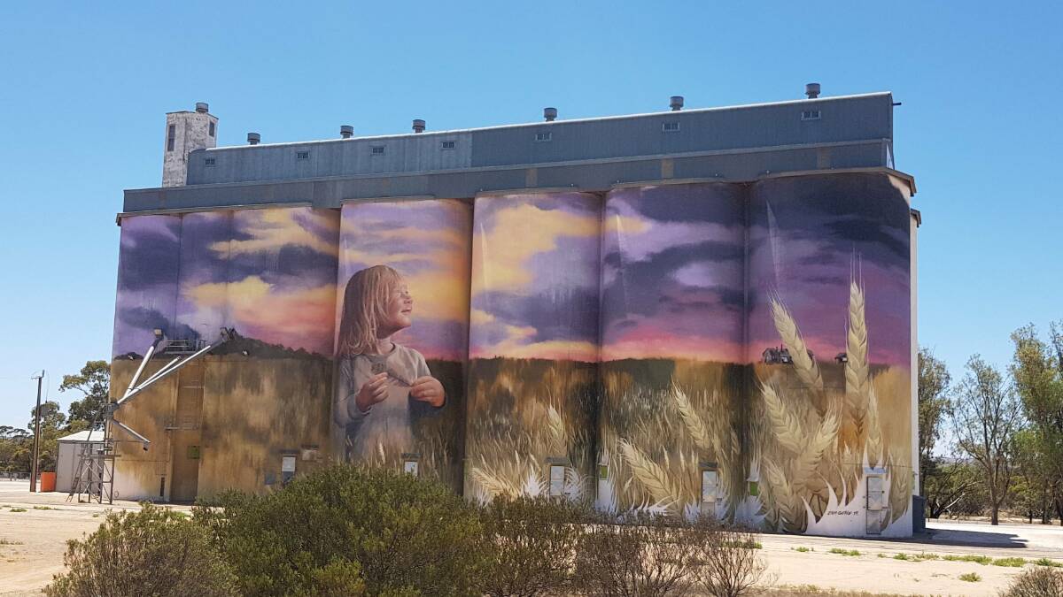 Kimba is just one of many towns across the country to have turned its silos into a giant canvas.