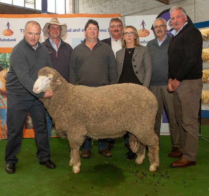 2019: Glenlea Park's Peter Wallis holds the $100,000 ram with Damien Clifford and Will Lynch, Boorana stud, Vic, semen share owners Joe and Tracey Dahlitz, Roemahkita stud, Cummins and AJ&PA McBride operations manager Lindsay Breeding and Glenlea Park classer Andrew Calvert.