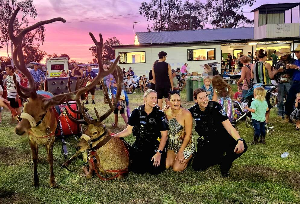 Tara police officers pose for a photograph with reindeers Radar and Rocky. PIcture: Sally Gall