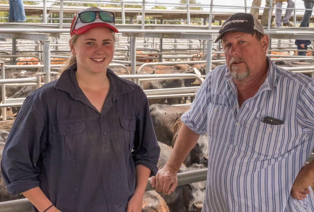 BIG YARDING: Nicole Domaschenz, Mount Gambier and Tim Watts, Broadwater Farm, Canunda, sold nine Angus heifers, av 347kg, at $1020 or $2.94/kg to Garrison Feedlot, Swan Hill, Vic. 