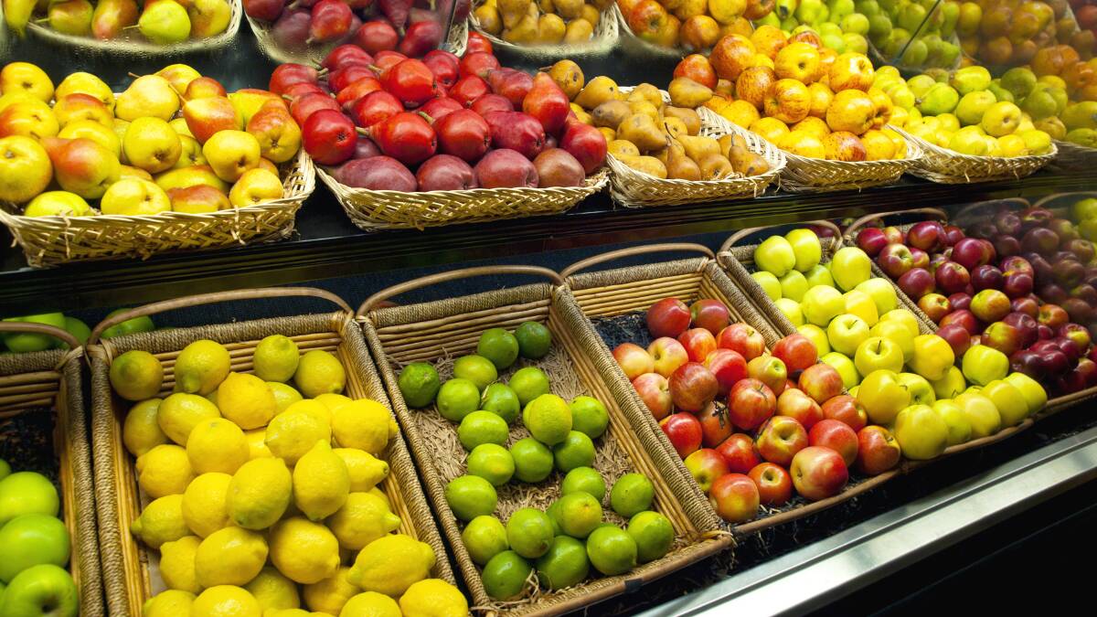 Travellers reminded to remember fruit rules when travelling