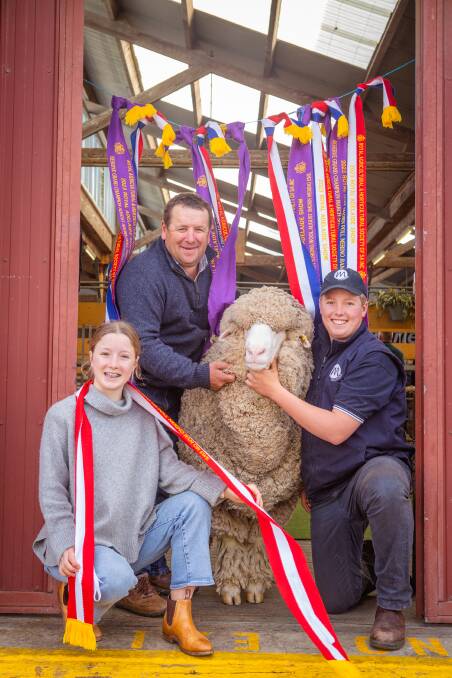 The show photograph winning image of Lara, Paul and Darcy Meyer, Mulloorie, Brinkworth. Picture by Jacqui Bateman