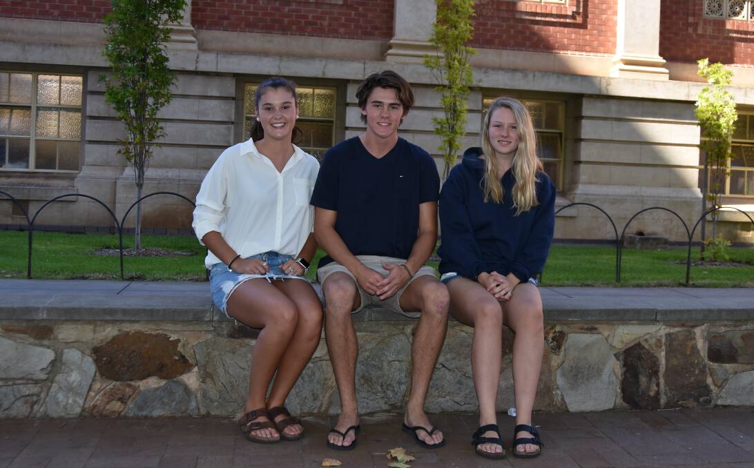 FRESH INTAKE: First-year students Piper Tasseyman, Echunga, Henry Hollams, Sandilands, and Hannah Jennings, Naracoorte, say that making friends in ag is easy.