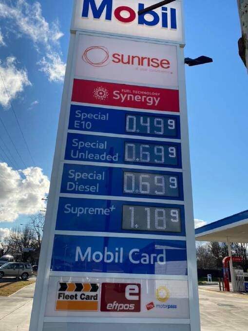 The Mobil in Crookwell, NSW dropped their prices to 49.9c litre on Friday afternoon, but shortly after the Metro Zone service station went one better lowering theirs to 39.9c litre. Photo contributed. 