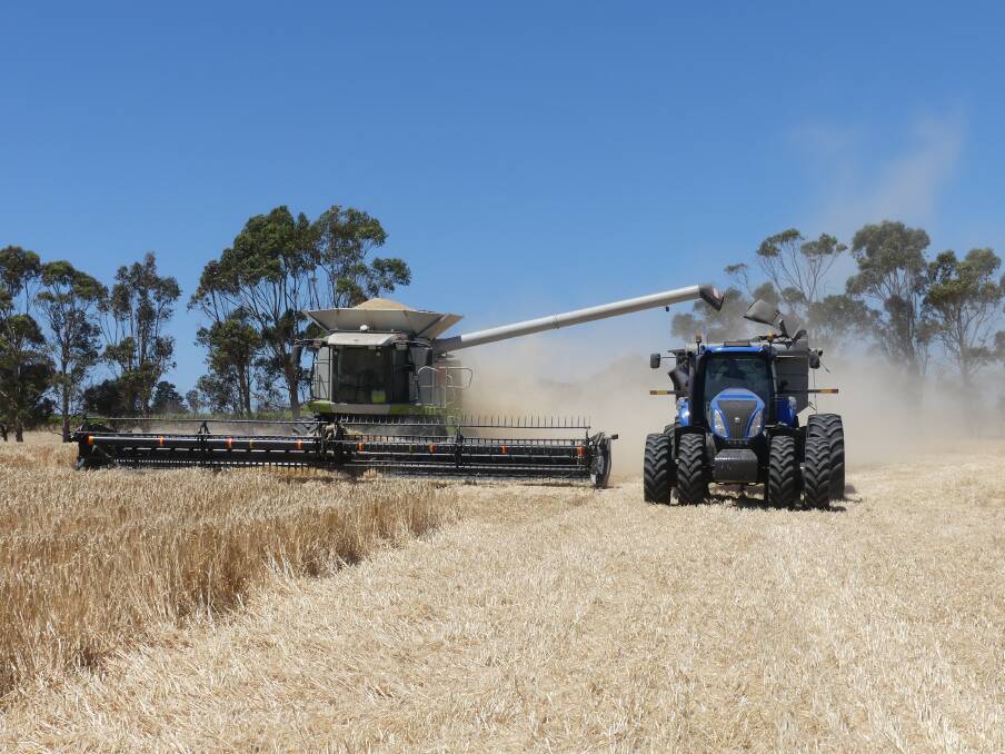 Harvesting barley and oat crops on KI