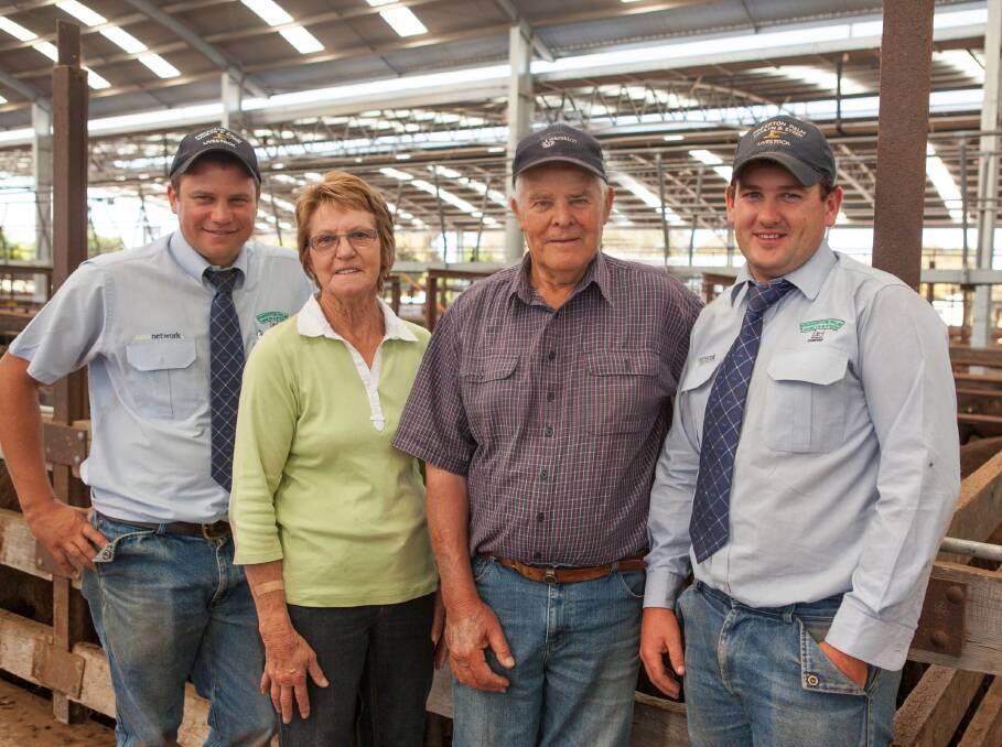 WEANER SELLERS: Jen and Don Symonds (centre), Edenhope, Vic, with Pinkerton Palm Hamlyn & Steen’s Josh Manser and Craig Gill, at a Naracoorte weaner sale. 
