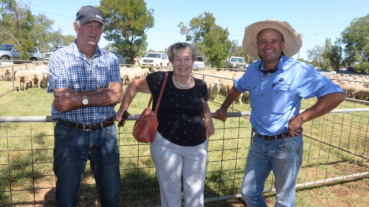 BUYERS: Bruce and Geanie Rogers, Curbin, NSW, with Tim Wiggins, Christie and Hood, paid an average $342 for first-cross ewes at Dunedoo, NSW.