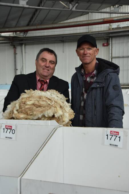 Elders SA wool sales manager David Fogg with John Mosey, Florieton, SA, at the Melbourne woolstores.