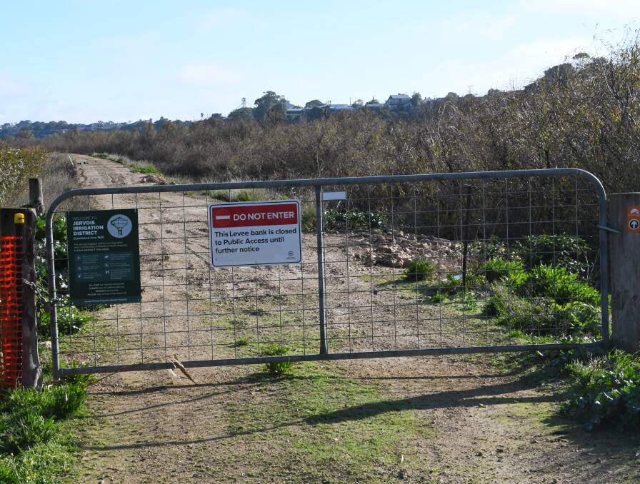 More than 700 tonnes of clay was spread across two kilometres of the Jervois levee to prevent any breaches from the River Murray peak in early 2023.