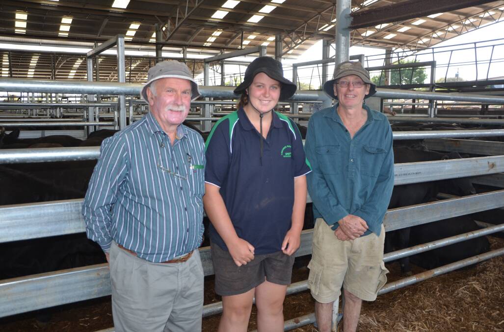 CASHING IN: Malcolm Cash, Dollar Angus Bulls, Casterton, Vic, with client Michael Moran (right), Lawford Park, Casterton, Vic, and his niece Gretta Gleeson, 15. Mr Moran sold 51 Angus steers in total on Thursday, making $3.12/kg for a pen of 26 weighing 352kg and $3.18/kg for 25 weighing 306kg.