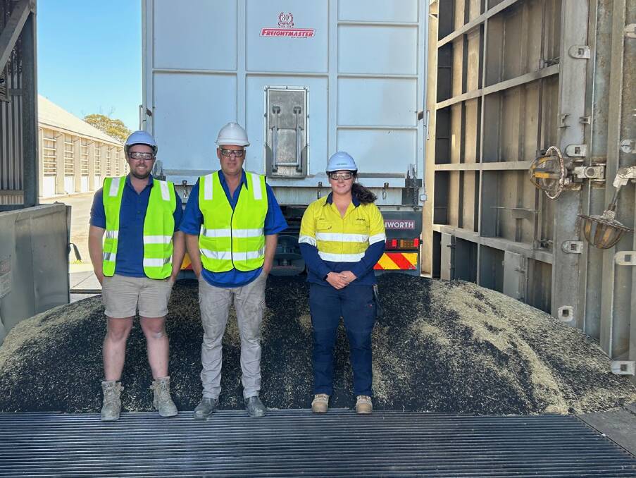 Viterra employee Macy Richman (right) welcomes the first delivery of the 2023/24 harvest at Viterra Keith from Alex Hill and Glen Simpson, Simpson Farming. Picture supplied