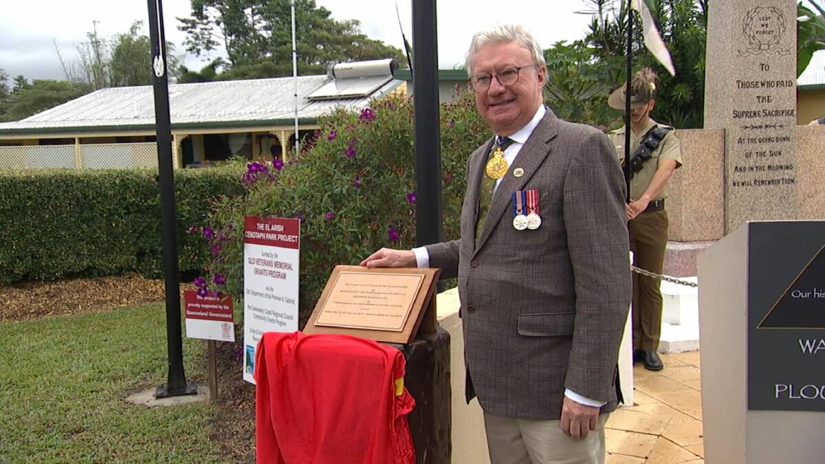 His Excellency the Honourable Paul de Jersey, Governor of Queensland unveils a plaque to mark the milestone and the refurbished Cenotaph.