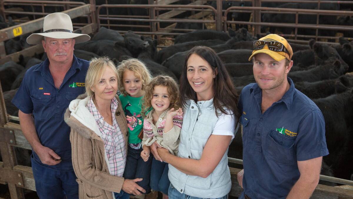 The Prosser family, Dean and Susan Prosser, grand daughters, Scarlett and Ruby Densley, daughter Jaime Densley and son David sold 112 Duck Island blood Angus steers, EU and PCAS accredited, to a top of $1070 for a draft of 30 Angus av 321kg, and 98 heifers to a top of $950 or $3.05/kg for a draft of 25 av 311kg.