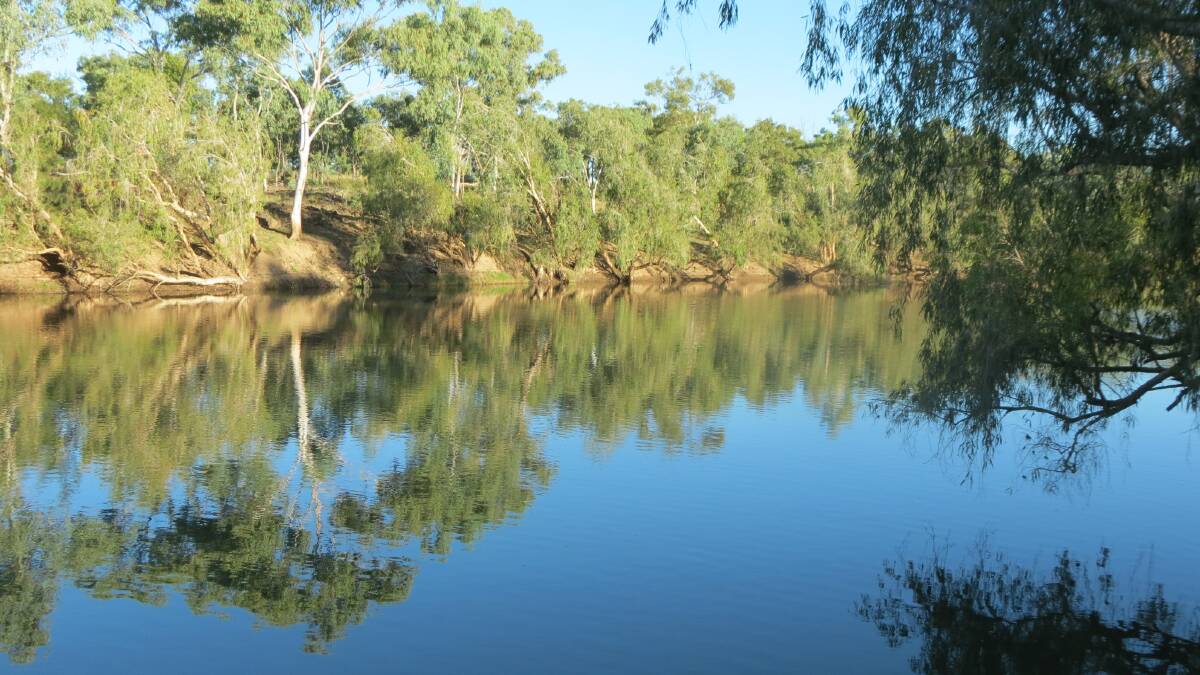 Redrock features a 24km double and single frontage to the Einasleigh River, which has very large permanent waterholes.