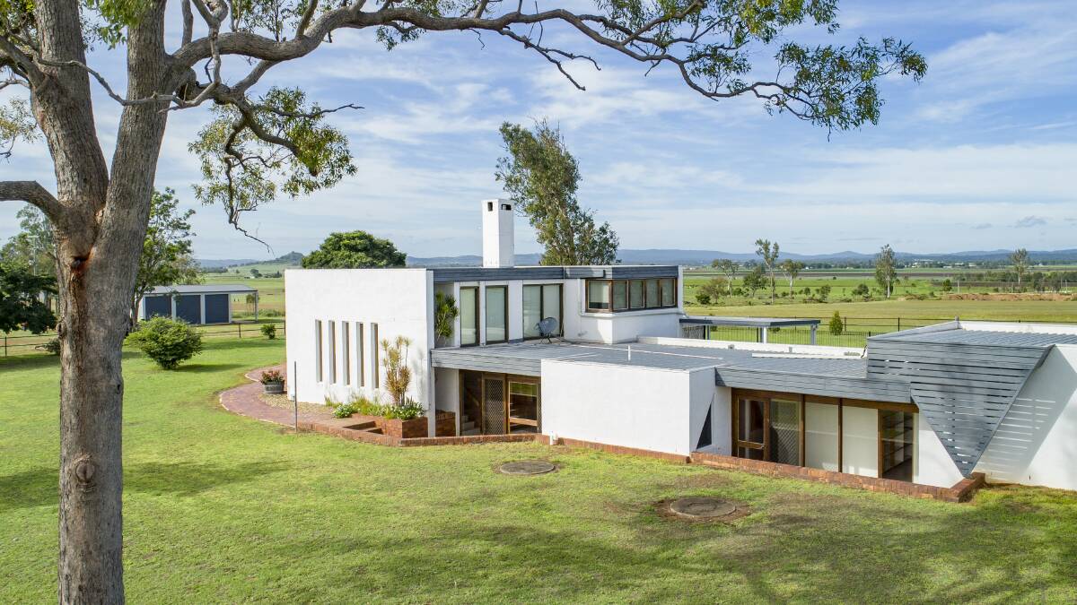 Darby Munro designed Mount Tarampa home sold | Video
