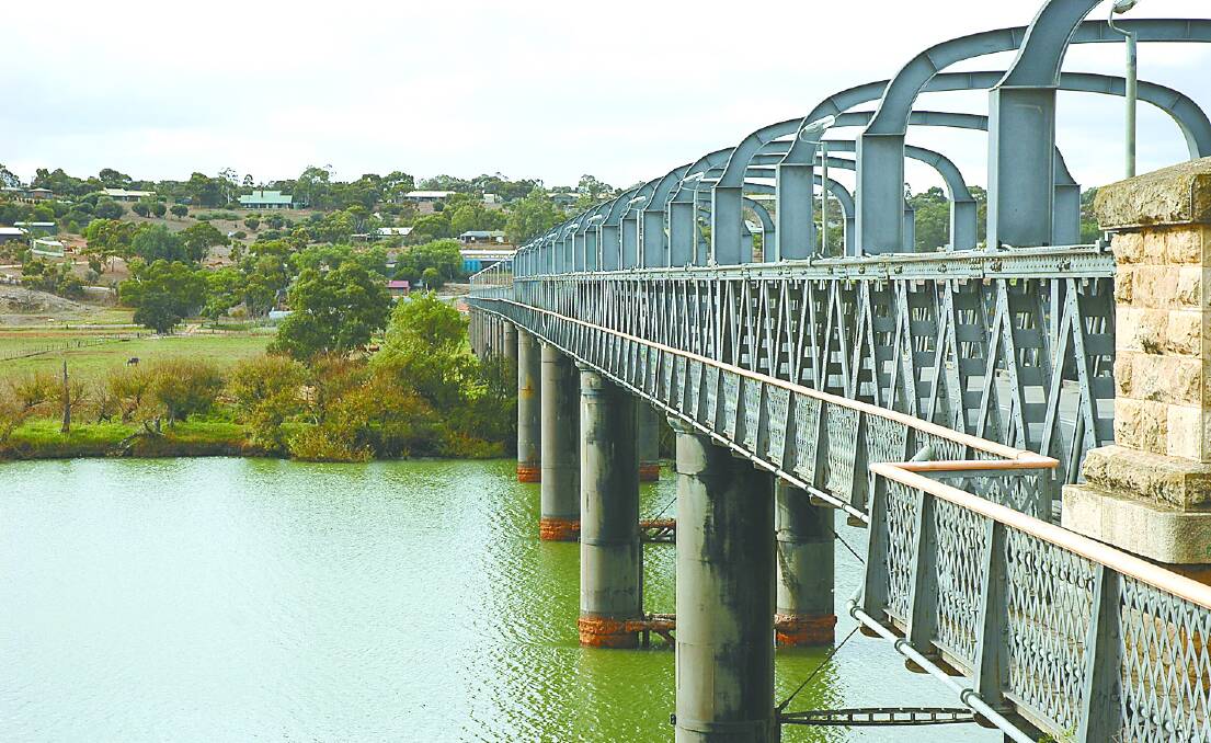 Murray Bridge will gain 12-full time jobs as part of the decentralisation of the Murray-Darling Basin Authority.