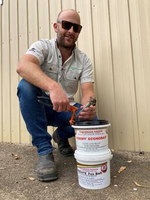 Limestone Coast Landscape Board landscape officer Saxon Ellis with the tools of the
trade for fox baiting a canid pest ejector, 1080 and PAPP fox baits.
